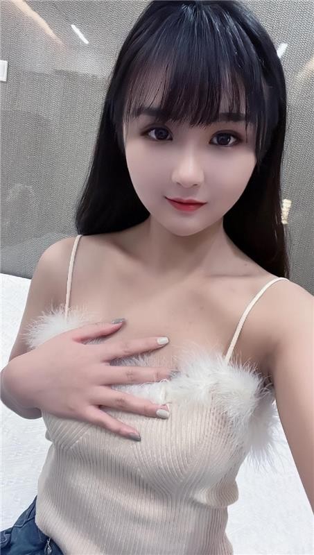 年轻白嫩小妹