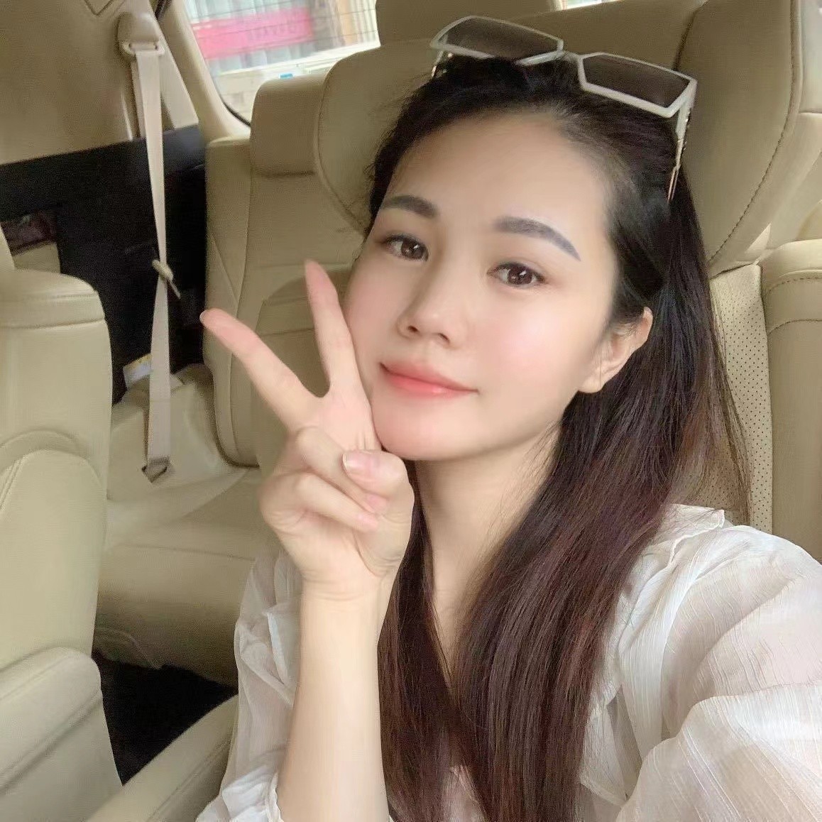 广州番禺刚下海的极品嫩妹 可纯可欲 服务到位