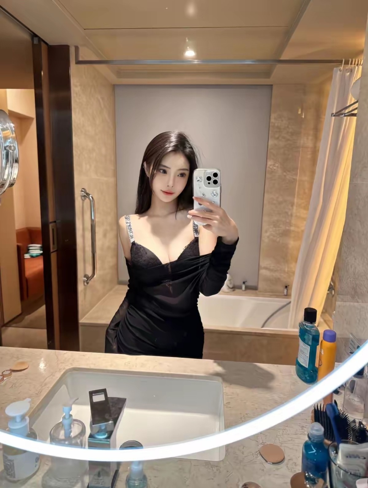 吃j8舔马眼 她真的好专业