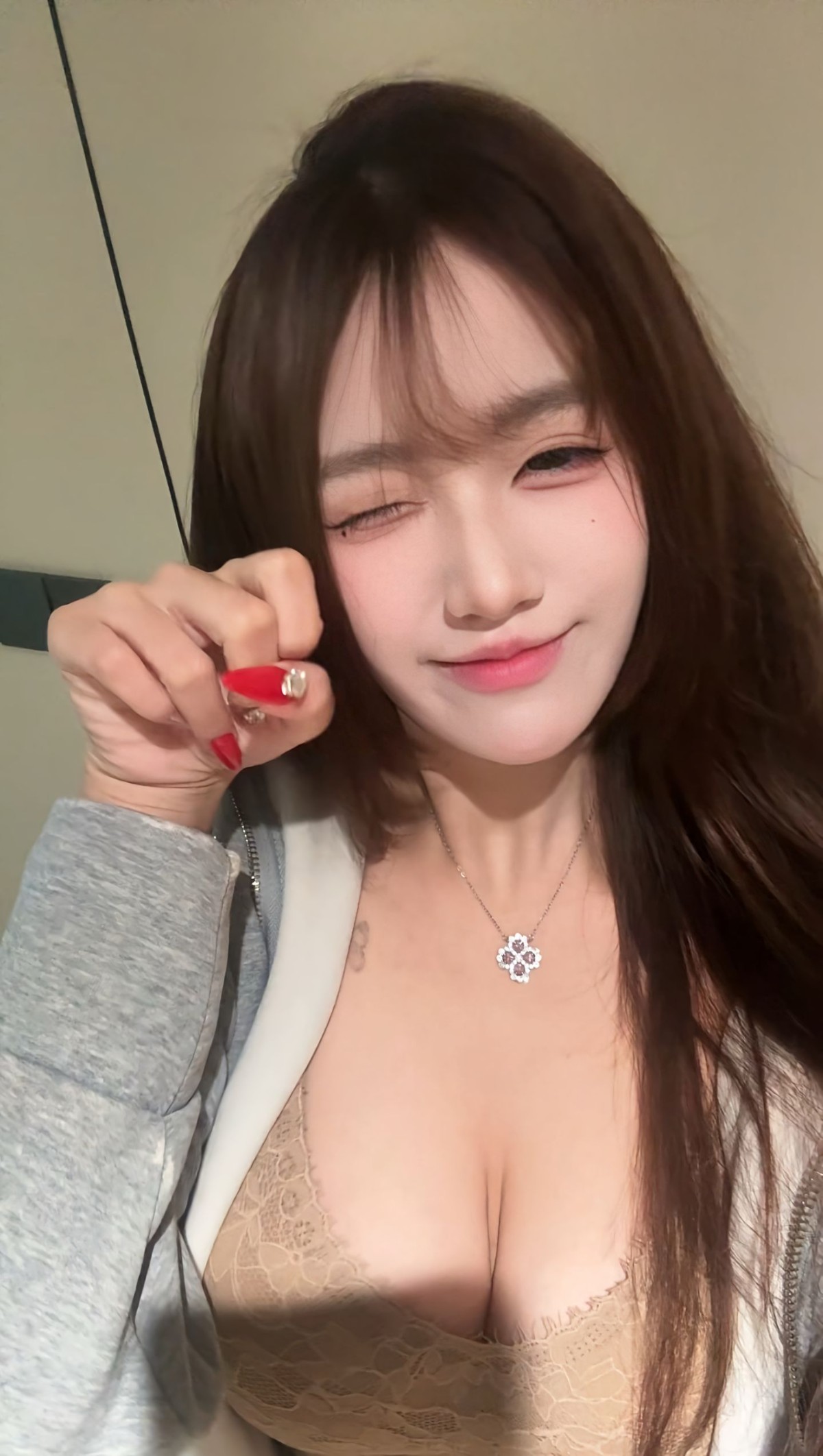 大波妹可以口射了在啪