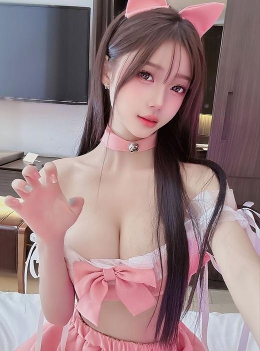 深圳极品炮台粉粉的奶头你懂得