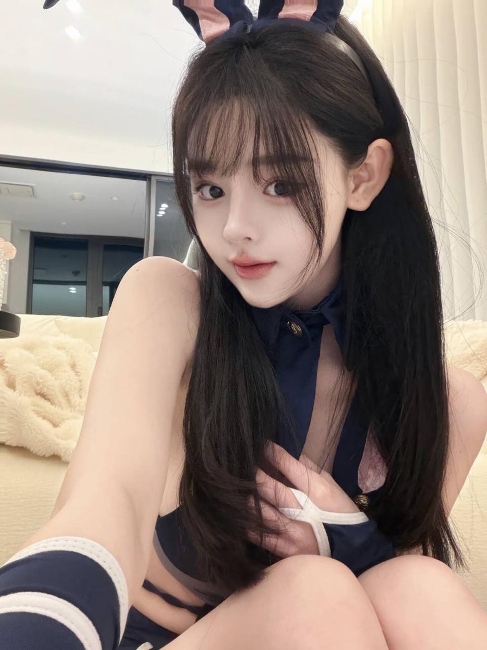 苏州D乳尤物看一眼就硬的不行