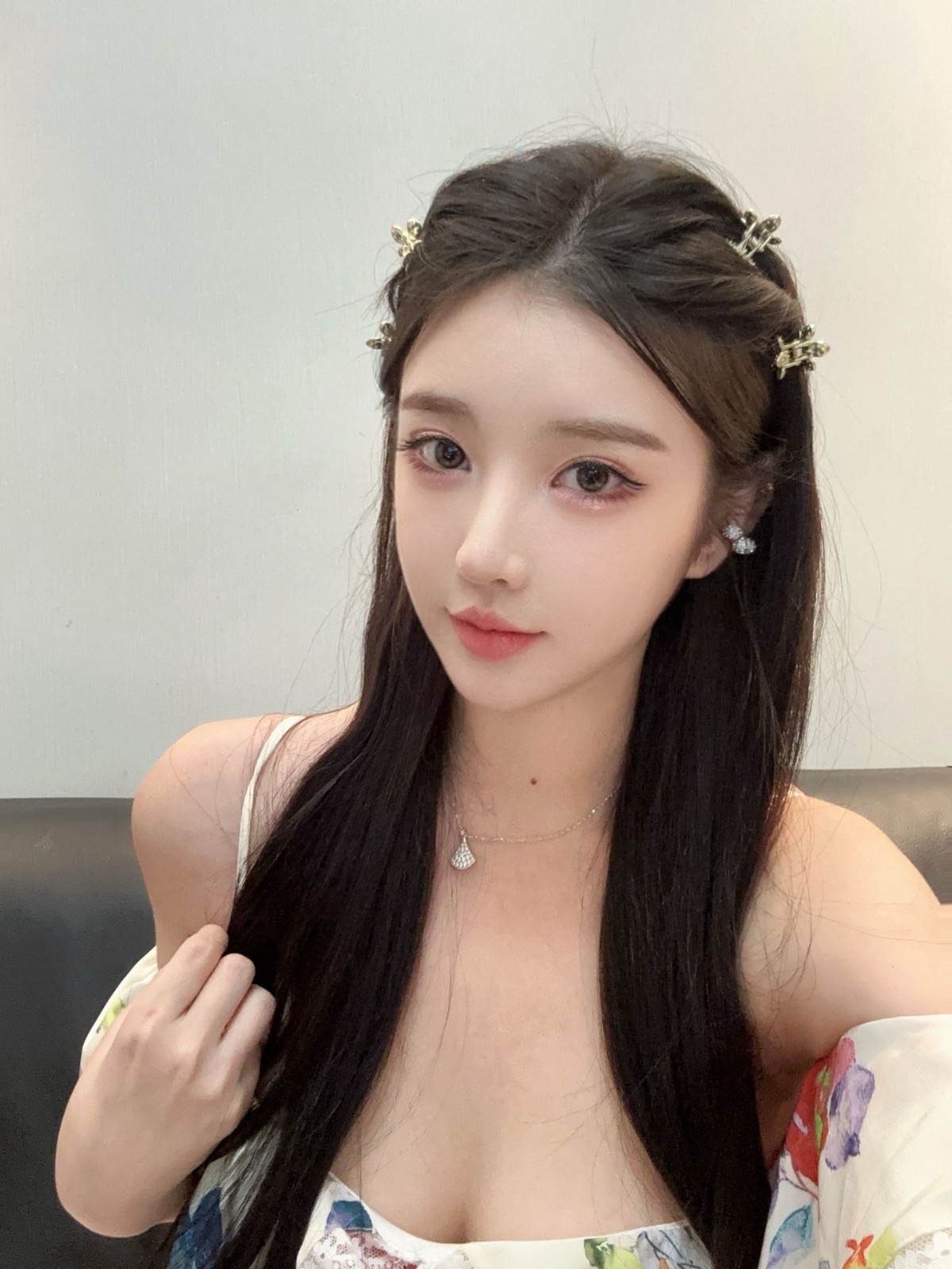 小瑜美女玩的浪叫的骚
