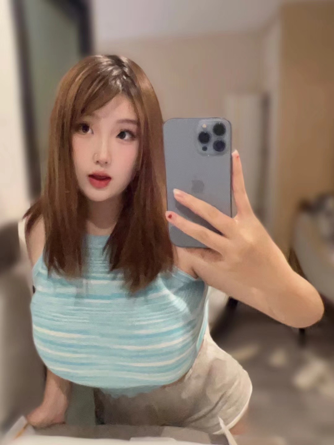 体验极品嫩妹奶子超大