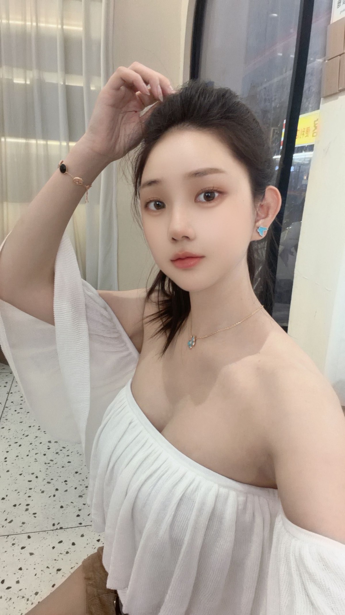虹口刚做兼职大奶嫩妹