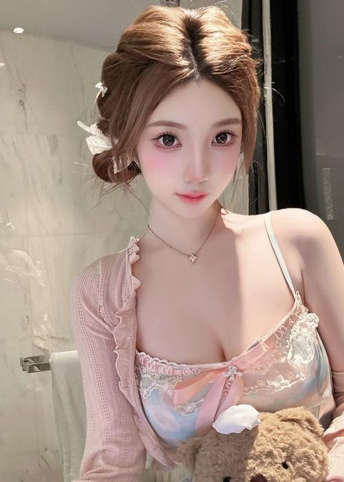 南宁清纯美女饱满胸部粉色乳头