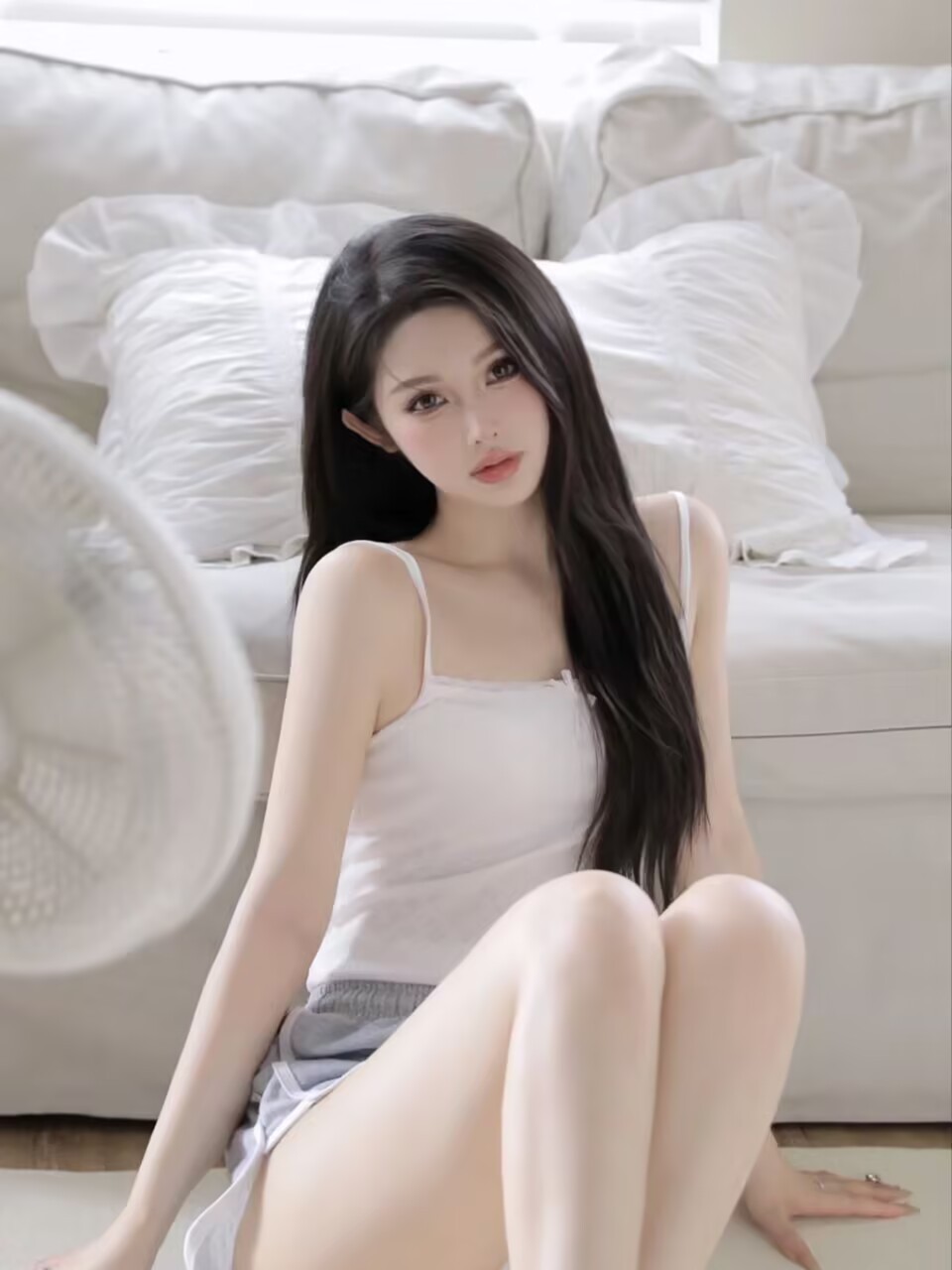 正点美女黑丝美腿相当馋人
