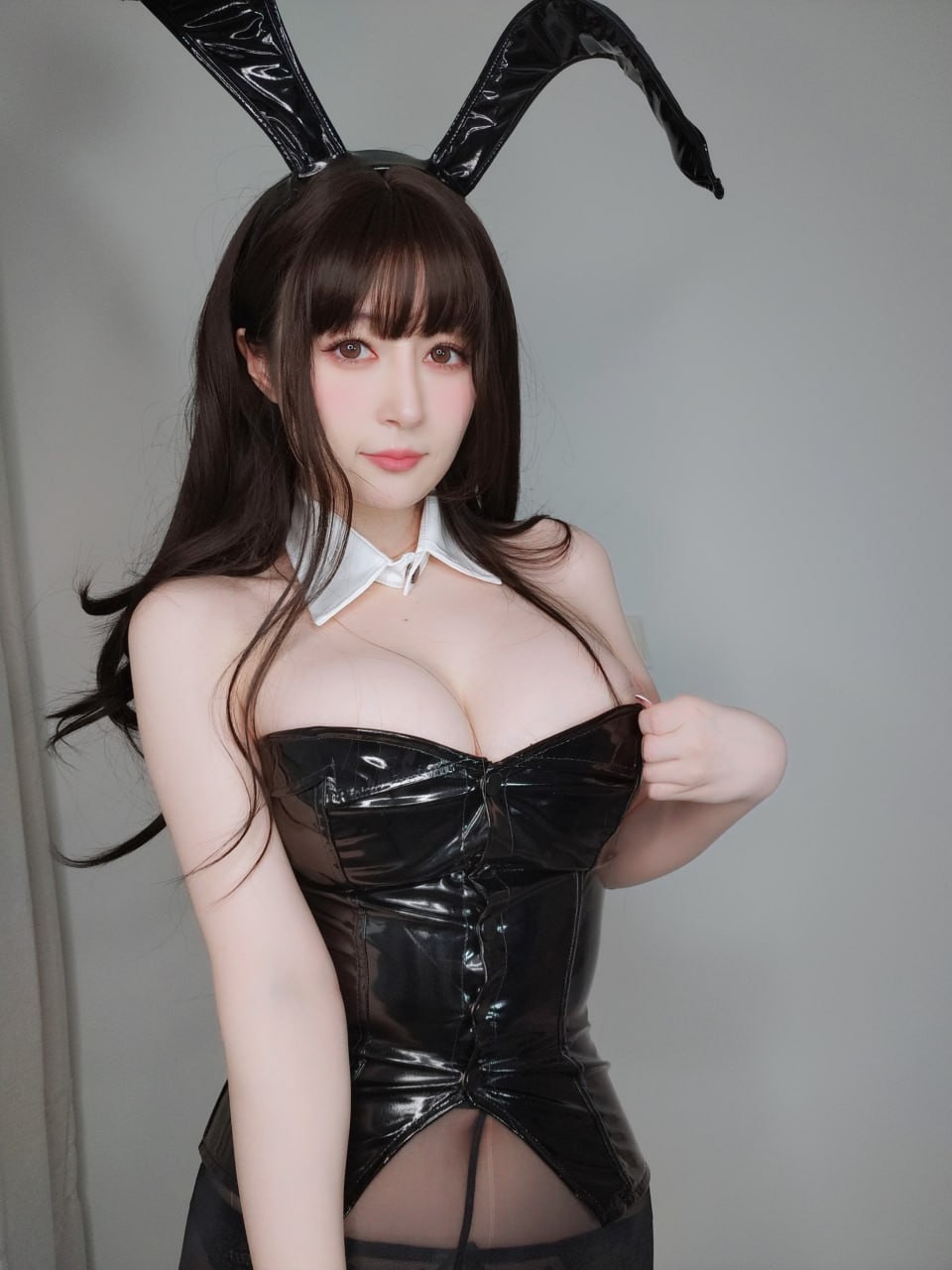 大眼美乳翘臀小姐姐