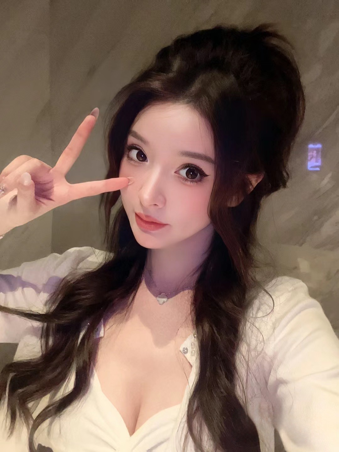 南宁青秀区极品学妹腿长胸大性欲强